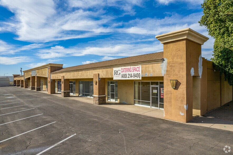 More Photos Of 12814 N 28th Dr, Phoenix General Retail For Lease