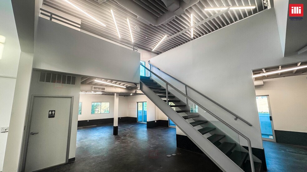 More Photos Of 28955 Pacific Coast Hwy, Malibu Storefront Retail Office For Lease