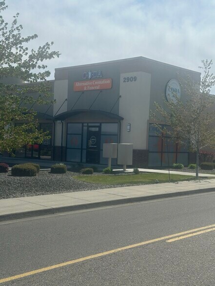 More Photos Of 2909 S Quillan St, Kennewick General Retail For Lease