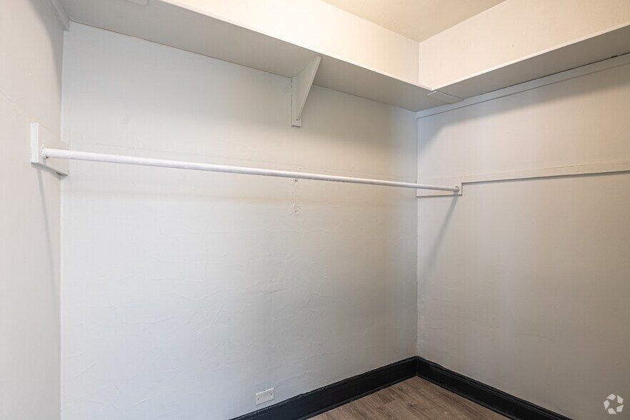 More Photos Of 6805 N Sheridan Rd, Chicago Apartments For Lease