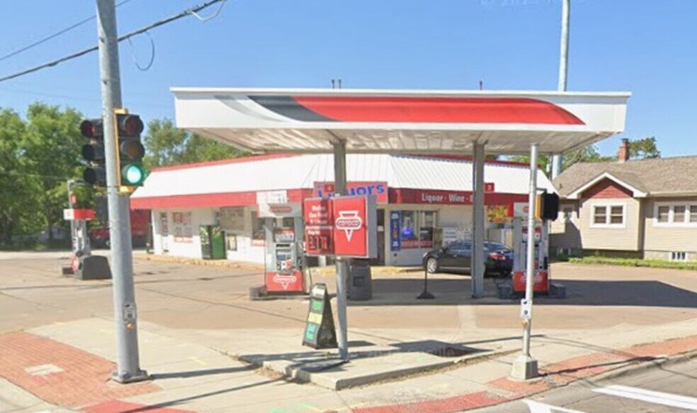 Primary Photo Of 3328 Avenue of the Cities, Moline Convenience Store For Sale