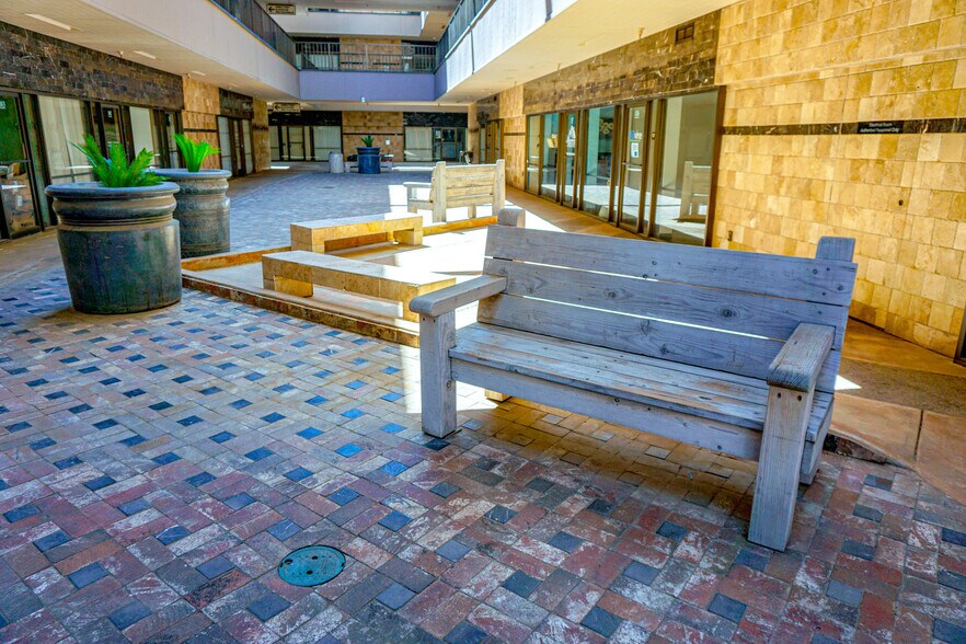 More Photos Of 770 E Shaw Ave, Fresno Office For Lease