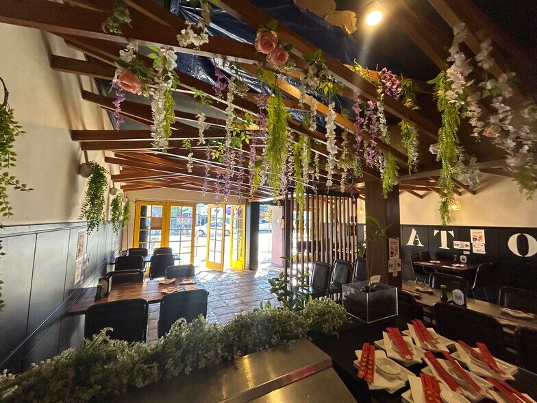 More Photos Of 7455 Melrose Ave, Los Angeles Restaurant For Lease