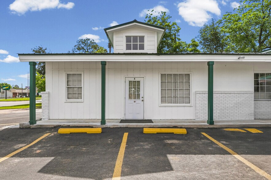 More Photos Of 450 Stephens St, Rochelle Storefront Retail Office For Sale