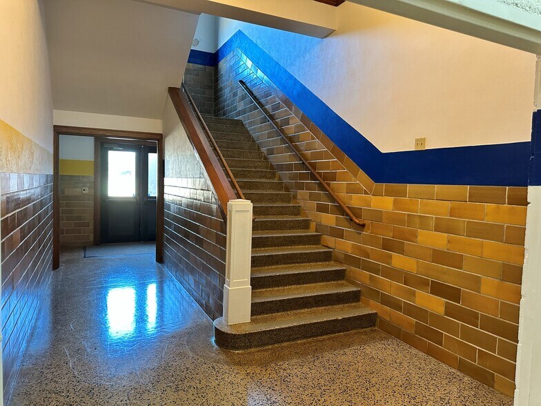 More Photos Of 210 W 7th Ave, Ashland Schools For Sale