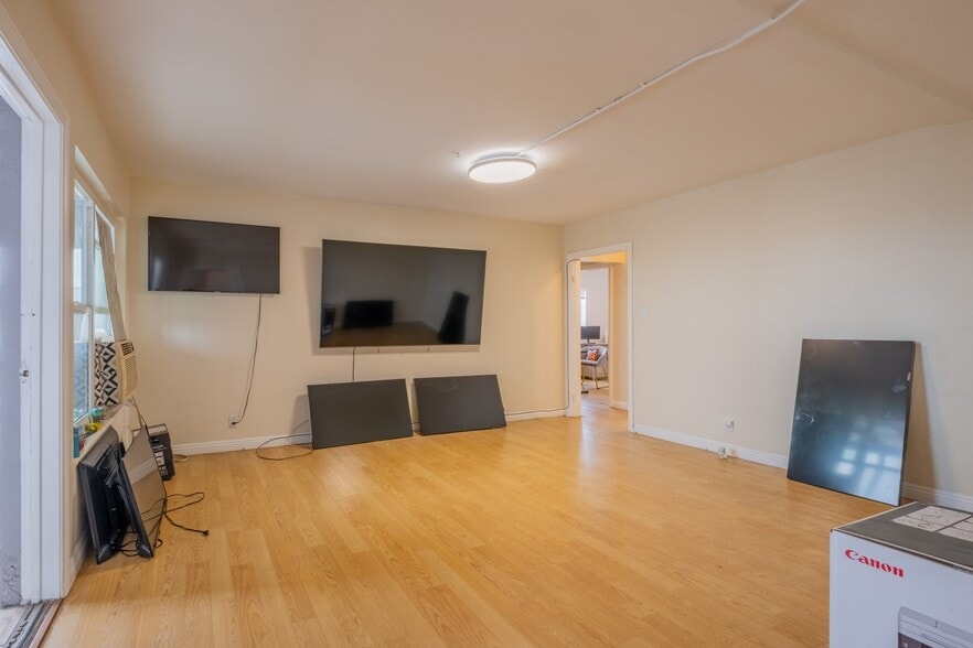 More Photos Of 6623 San Fernando Rd, Glendale Storefront Retail Office For Sale
