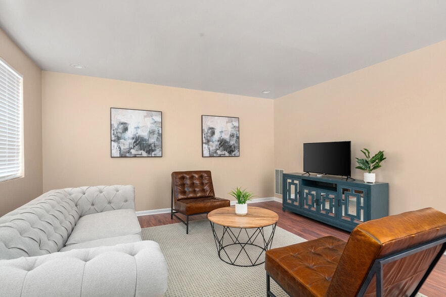 More Photos Of 640-642 W Main St, Lexington Office For Lease