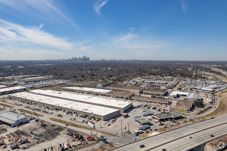 More Photos Of 4851 Homestead Rd, Houston Warehouse For Lease