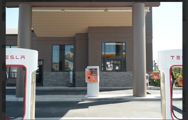 More Photos Of 1555 Canal Blvd, Ripon General Retail For Sale