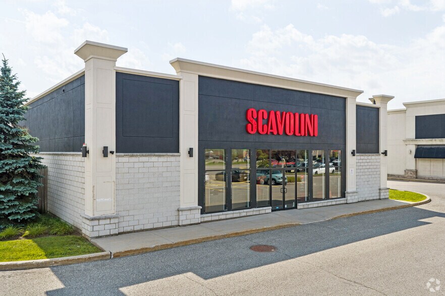 More Photos Of 5205 Boul Robert-Bourassa, Laval Unknown For Lease