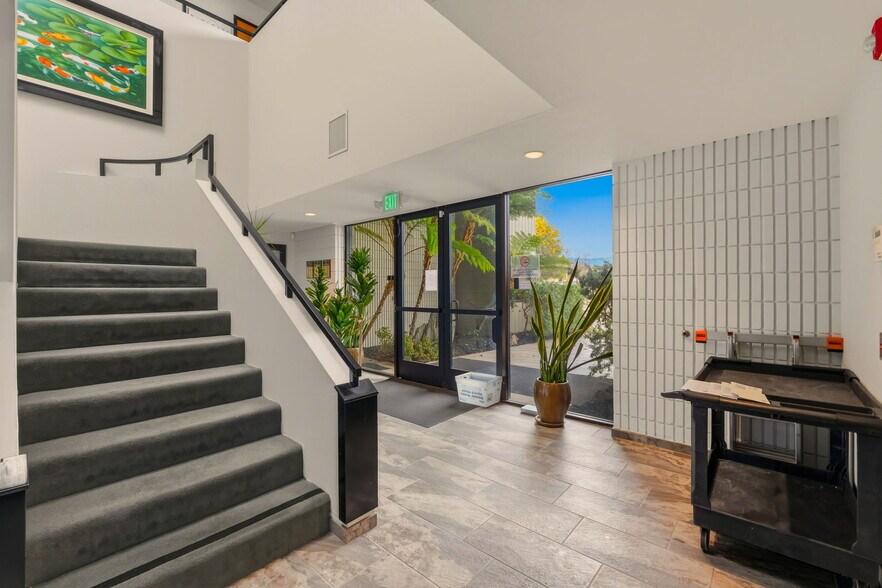 More Photos Of 992 S De Anza Blvd, San Jose Office For Lease