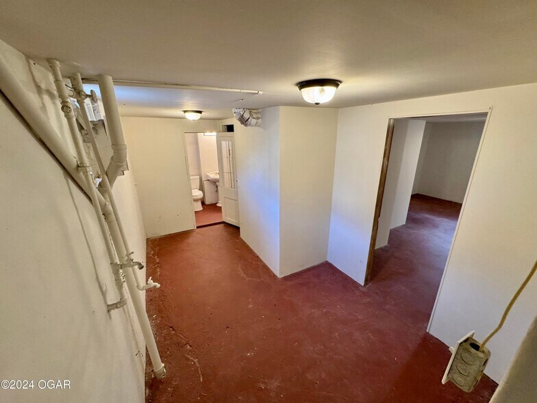 More Photos Of 2922 S Main St, Joplin Office For Sale