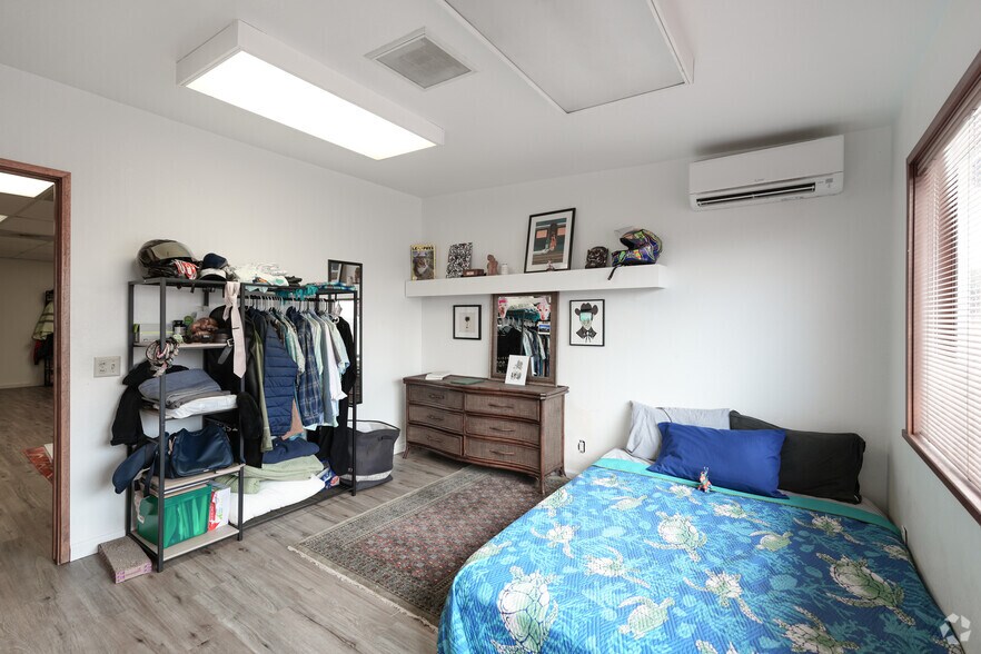 More Photos Of 4355 Lawehana St, Honolulu Industrial For Lease