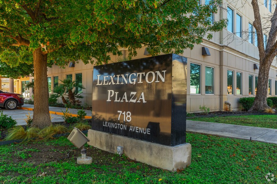 More Photos Of 718 Lexington Ave, San Antonio Medical For Lease