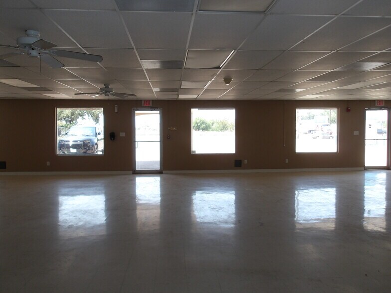 More Photos Of 503 W Business 83, Donna General Retail For Lease