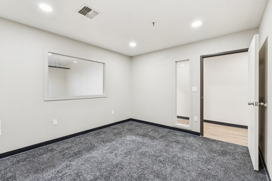 More Photos Of 2209 W 1st St, Tempe Warehouse For Sale