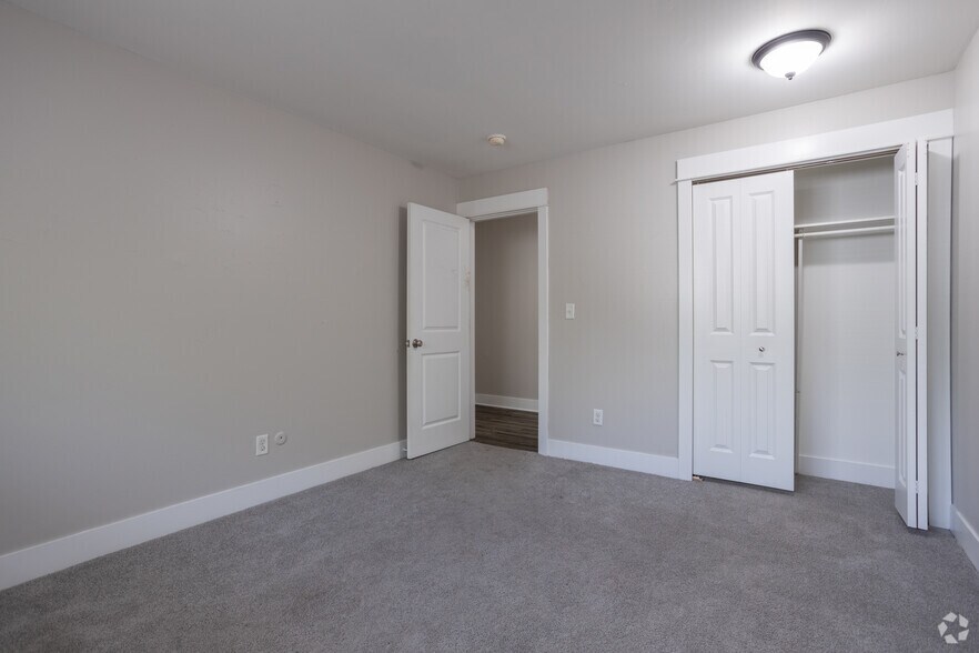 More Photos Of 321 N Butler Blvd, Lansing Apartments For Sale