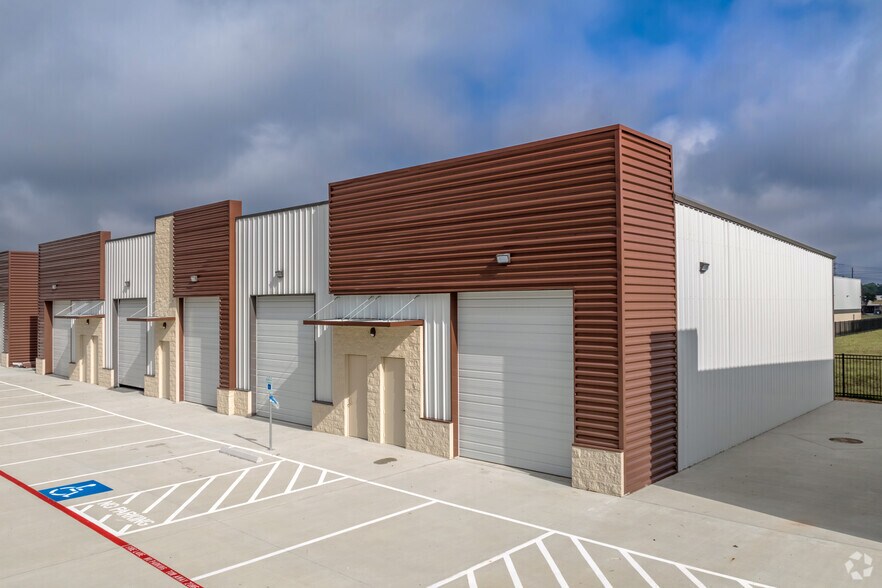 More Photos Of 8028 Dowdell Rd, Tomball Unknown For Lease