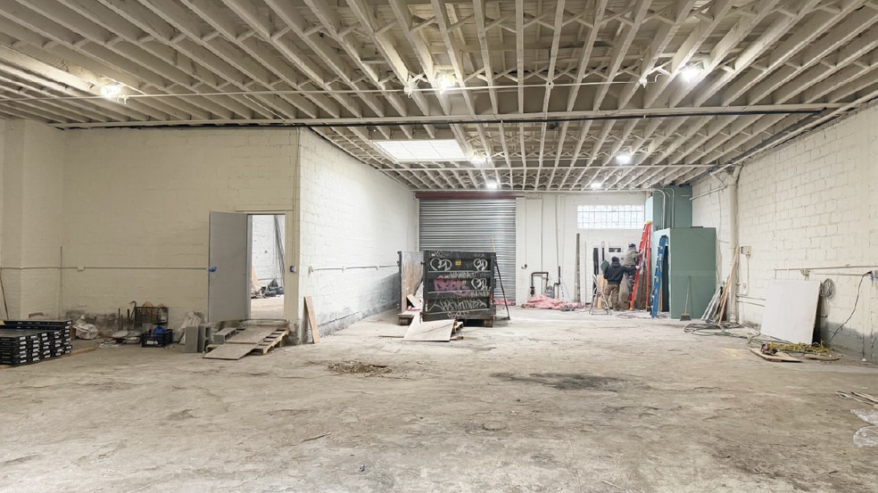 More Photos Of 360 Scholes St, Brooklyn Warehouse For Lease