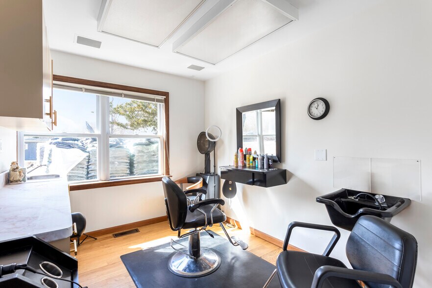 More Photos Of 25 West Neck Rd, Shelter Island Freestanding For Sale