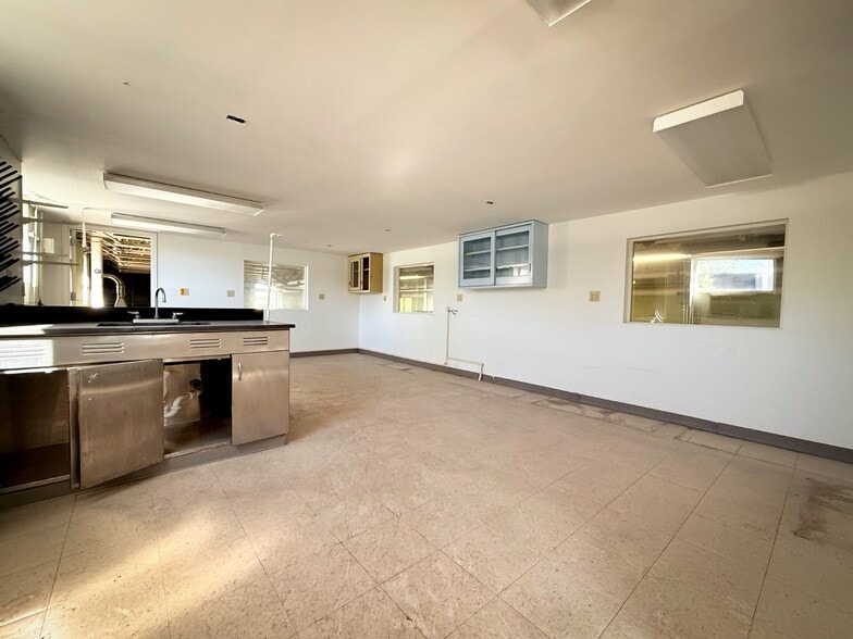 More Photos Of 600 Avenue S NW, Winter Haven Research And Development For Sale