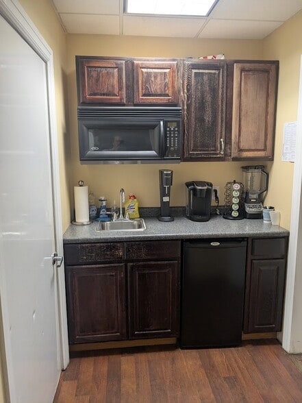 More Photos Of 66 Old Country Rd, Mineola Storefront Retail Residential For Sale