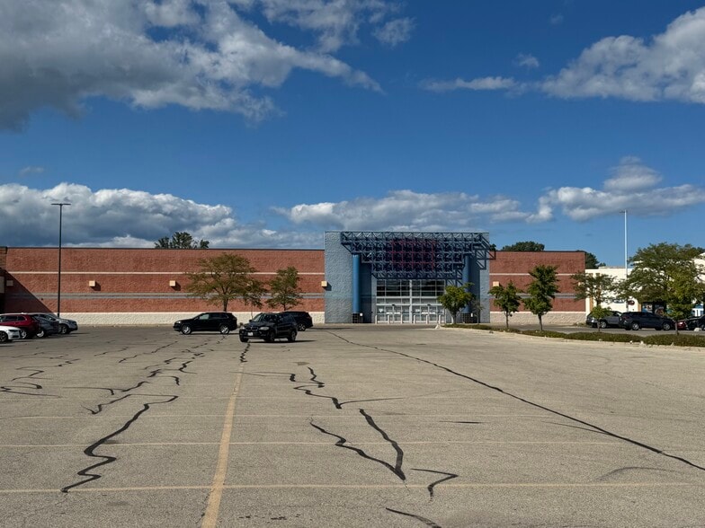 Primary Photo Of 2209-2485 Howard St, Evanston Unknown For Lease