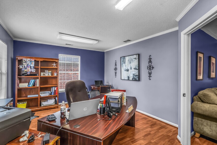 More Photos Of 10375 Ford Ave, Richmond Hill Office For Sale