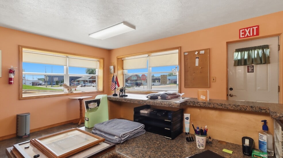 More Photos Of 301 N Elm St, Mountain View Auto Salvage Facility For Sale