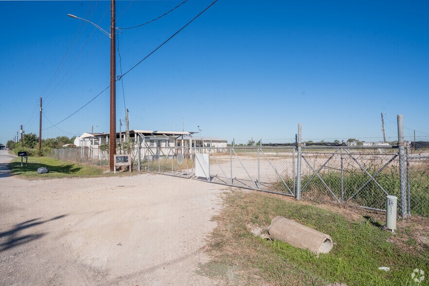 More Photos Of 4901 Shank Rd, Pearland Warehouse For Sale