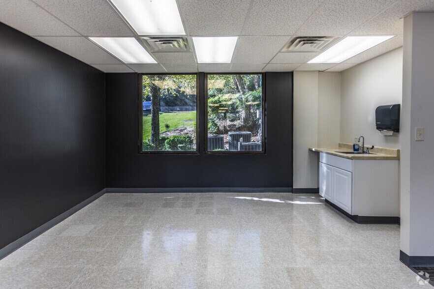 More Photos Of 11215 Hermitage Rd, Little Rock Medical For Sale