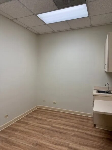 More Photos Of 2306-2310 W Touhy Ave, Chicago Apartments For Lease