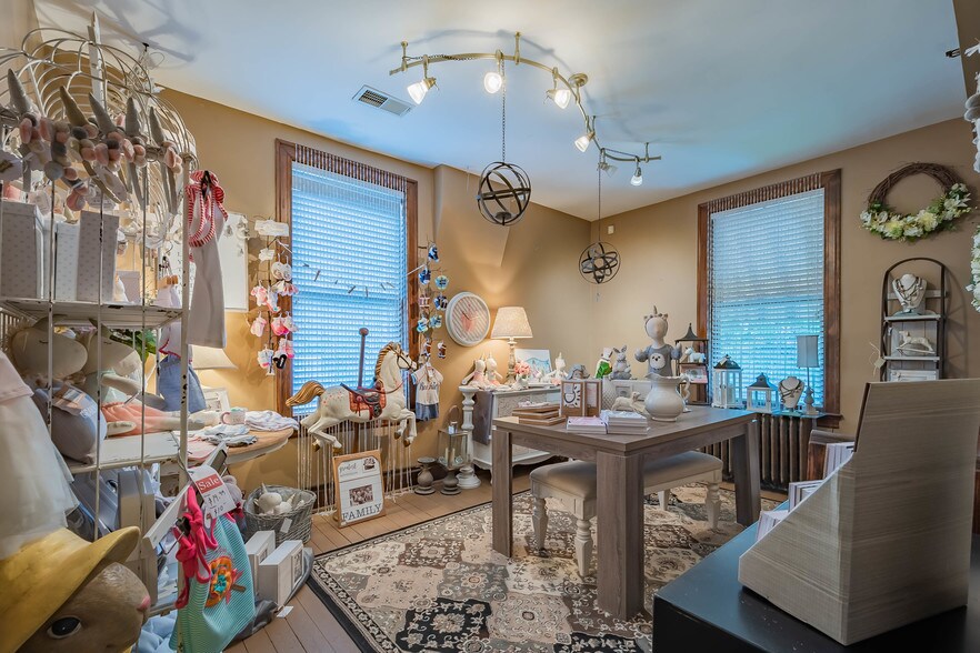 More Photos Of 7505 Saltsburg Rd, Pittsburgh Restaurant For Sale