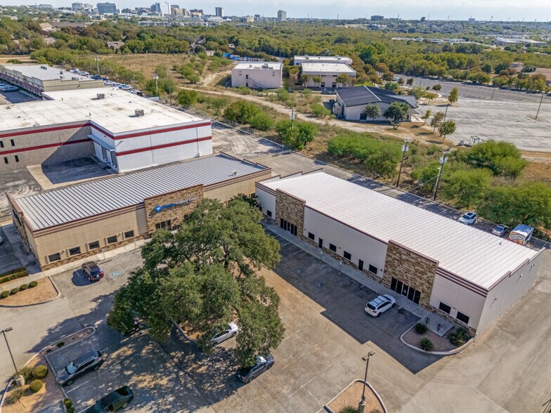 More Photos Of 4926 Golden Quail, San Antonio Storefront For Sale