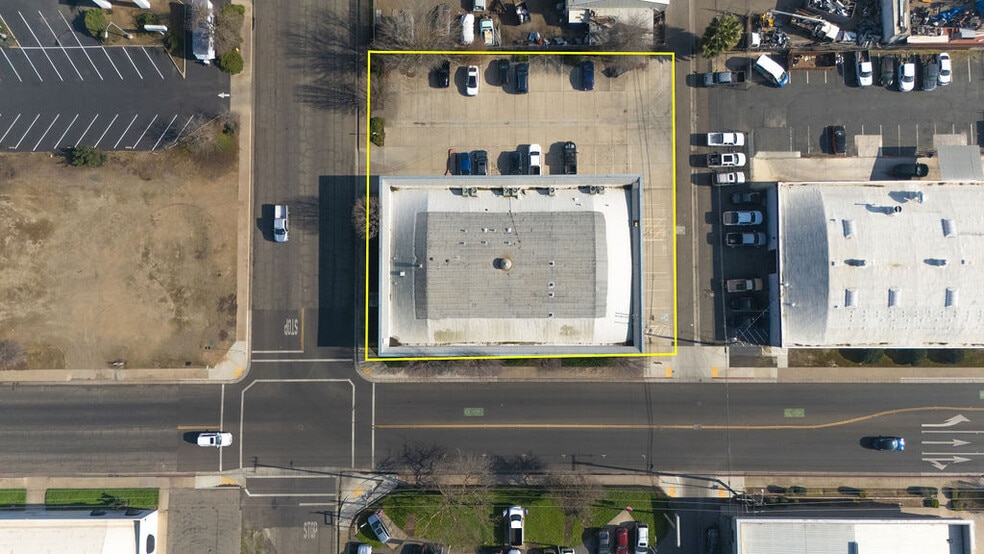 More Photos Of 1460 W 18th St, Merced Office For Sale