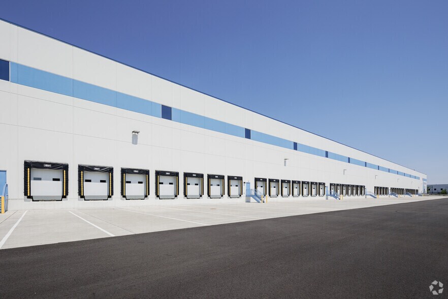 More Photos Of 1 Malcolm Ave, Teterboro Warehouse For Lease