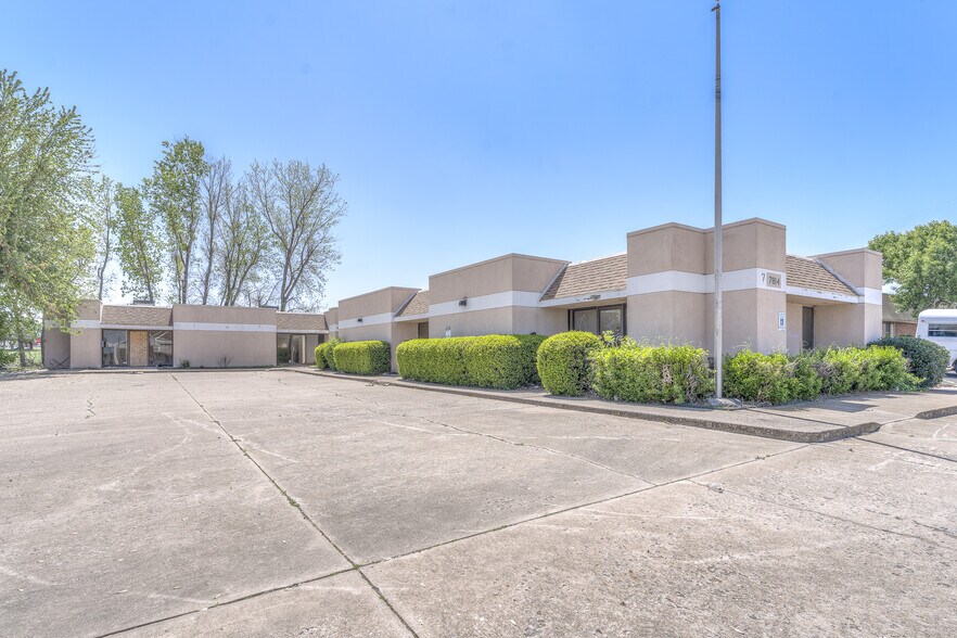 More Photos Of 7814 NW 94th St, Oklahoma City Office For Sale