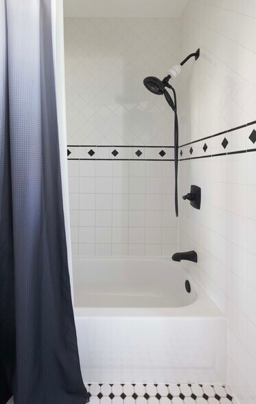 More Photos Of 1569 S Orange Grove Ave, Los Angeles Apartments For Sale