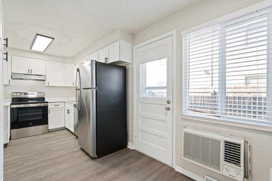 More Photos Of 3035 17th Ave, Longmont Apartments For Sale