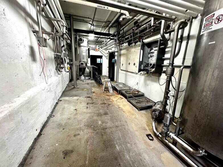 More Photos Of 1720 12th St, Monroe Distribution For Lease