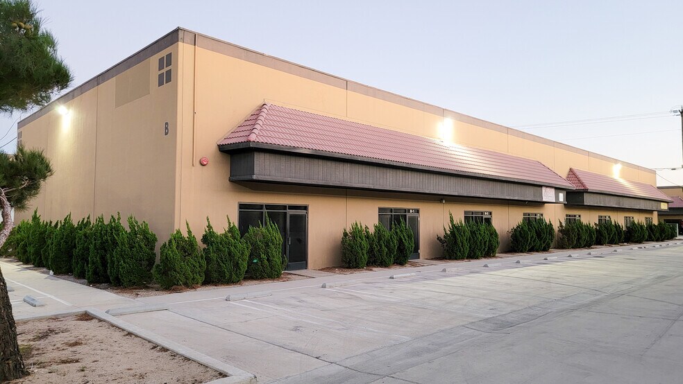 More Photos Of 17229 Lemon St, Hesperia Warehouse For Lease