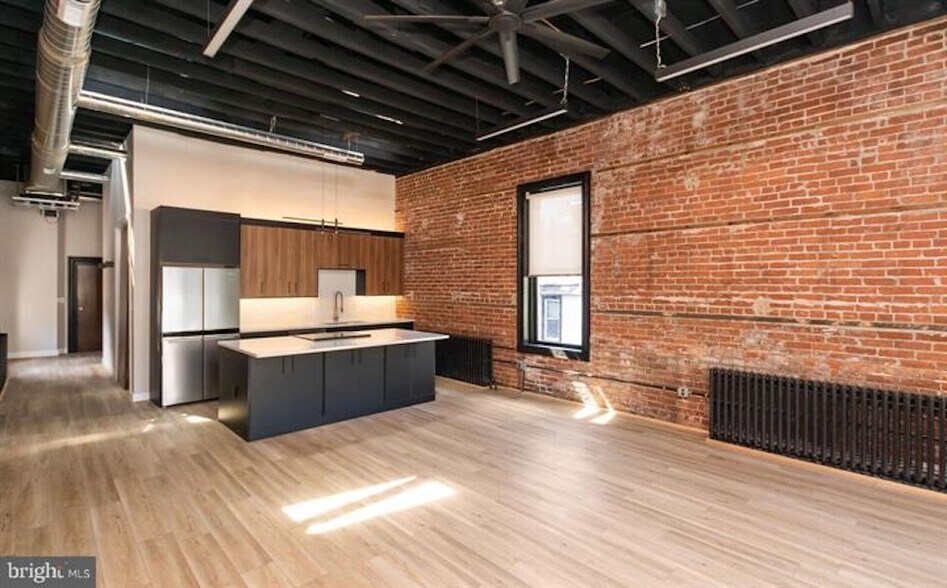 More Photos Of 41 N Main St, New Hope Restaurant For Sale
