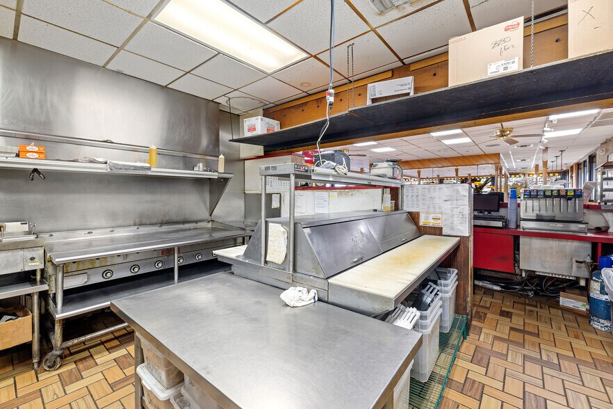 More Photos Of 733 Bedford St, Whitman Restaurant For Sale