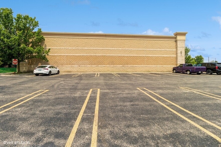 More Photos Of 301-345 Vertin Blvd, Shorewood Unknown For Lease