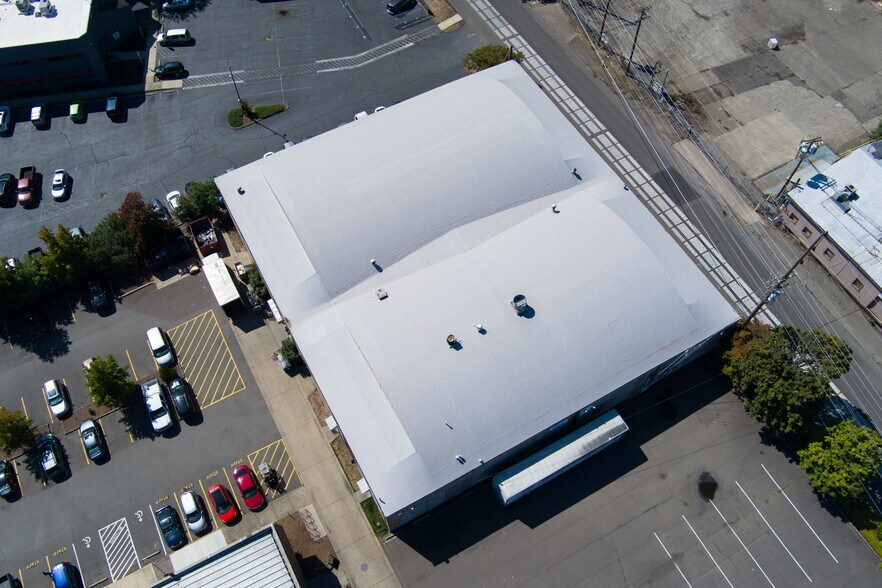 More Photos Of 1100 Front St NE, Salem Distribution For Sale