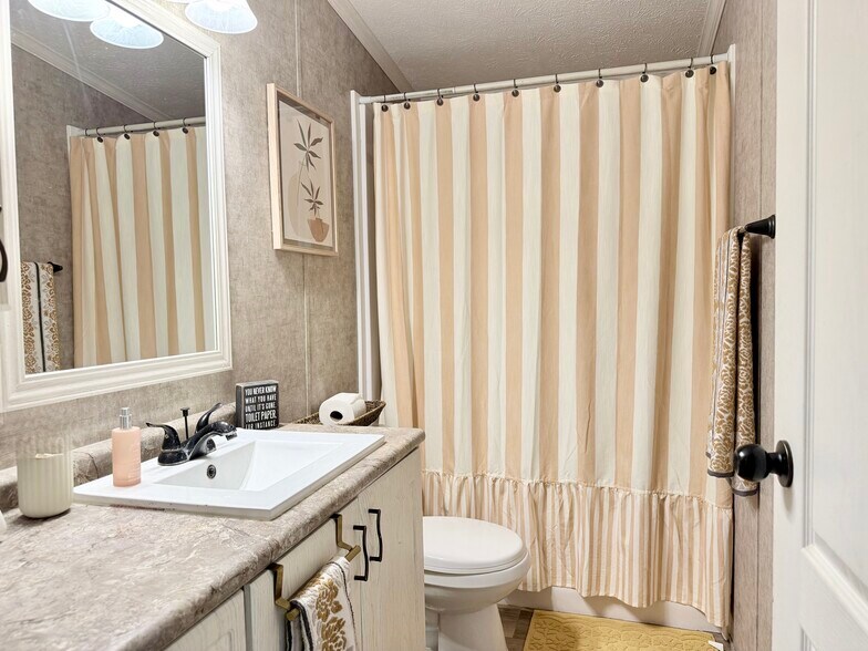 More Photos Of 14951 Interstate 35 Expy, Moore Flex For Sale