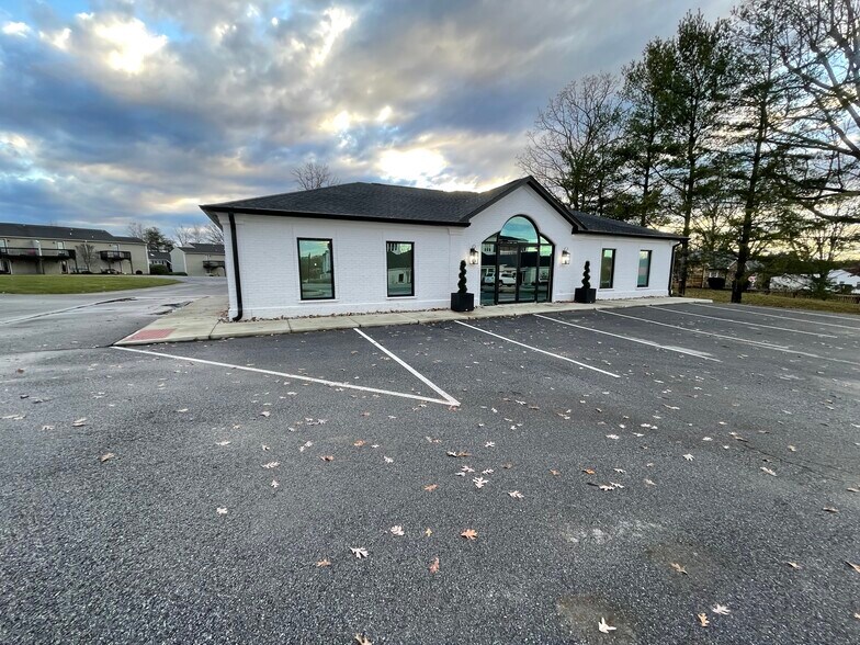 More Photos Of 2782 Waterlick Rd, Lynchburg Flex For Lease