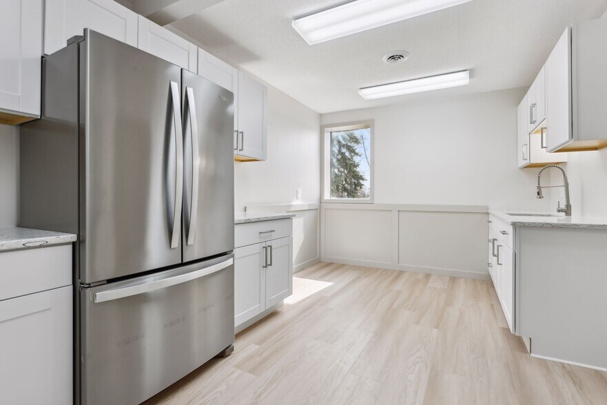 More Photos Of 295 Marie Ave E, West Saint Paul Flex For Sale