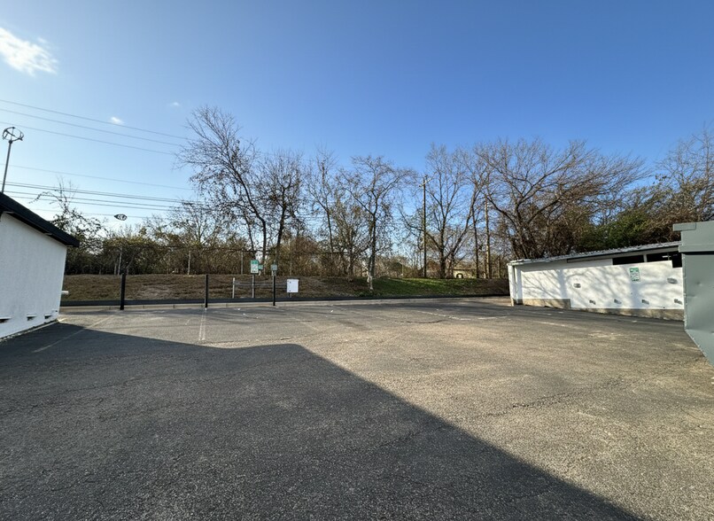 More Photos Of 8605 Cross Park Dr, Austin Office For Lease