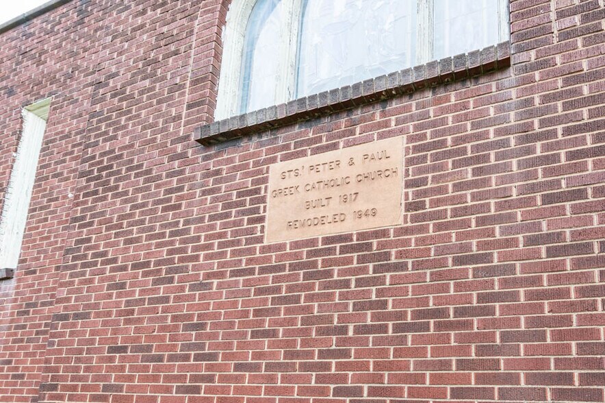 More Photos Of 115 Frank St, Struthers Flex For Sale